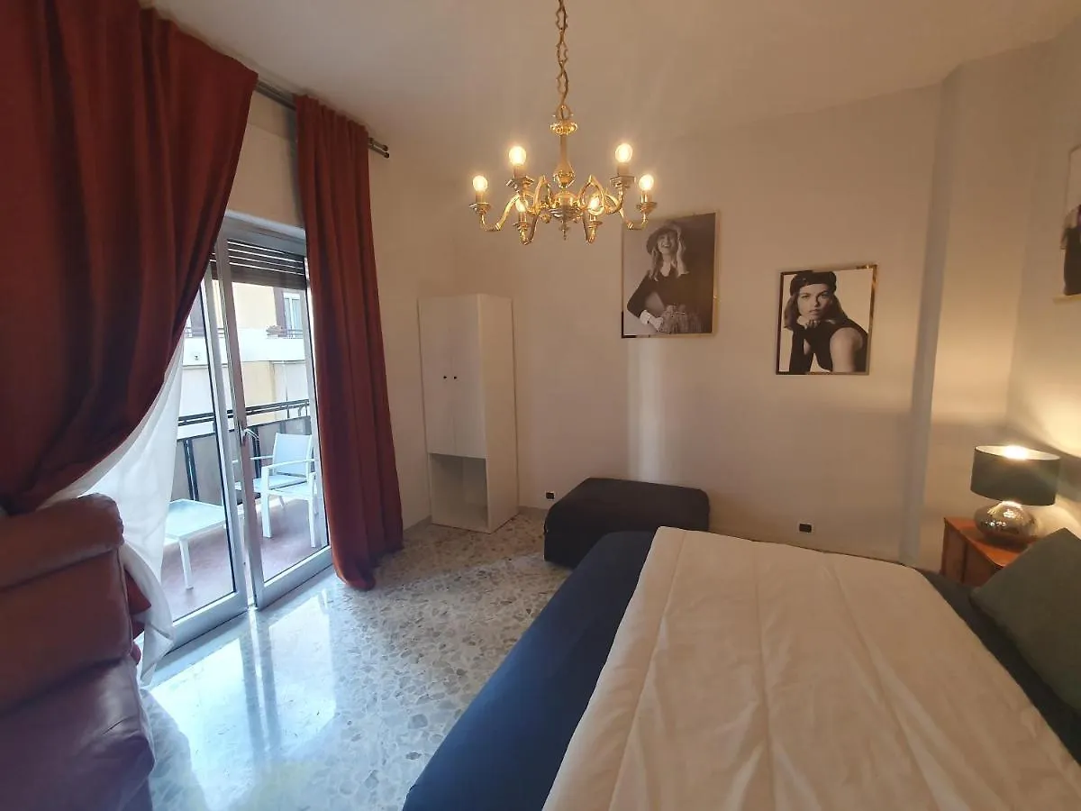 Lägenhet Intero Appartamento 4 Camere Da Letto 3 Bagni 12 Posti Letto Cado Dalle Nubi Bari