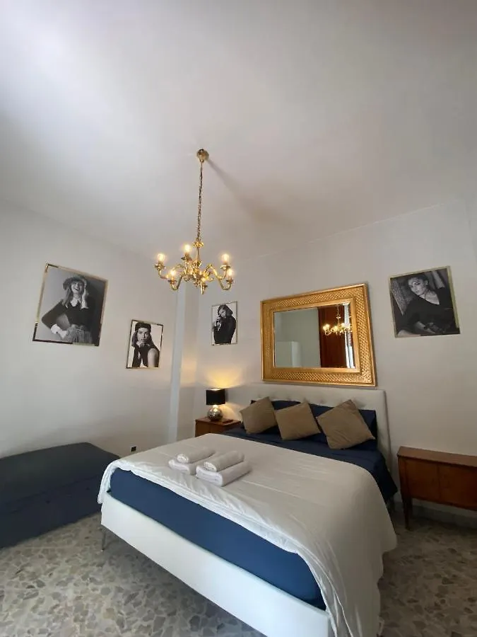 Lägenhet Intero Appartamento 4 Camere Da Letto 3 Bagni 12 Posti Letto Cado Dalle Nubi Bari