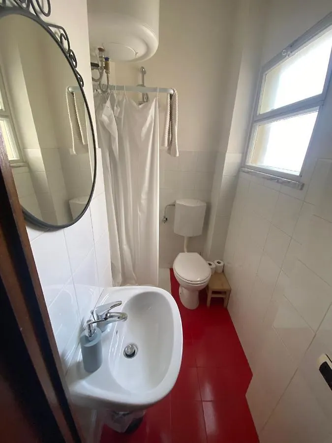 Intero Appartamento 4 Camere Da Letto 3 Bagni 12 Posti Letto Cado Dalle Nubi Bari 0*,  Italien