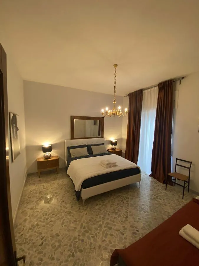 Intero Appartamento 4 Camere Da Letto 3 Bagni 12 Posti Letto Cado Dalle Nubi Bari Italien