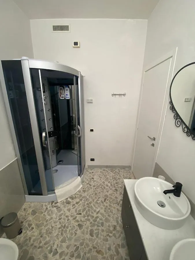 Intero Appartamento 4 Camere Da Letto 3 Bagni 12 Posti Letto Cado Dalle Nubi Bari